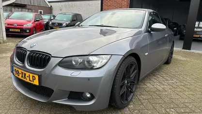 Grijs, metallic lak Gebruikt 2007 BMW 335 Cabriolet Executive Cabriolet | € 10.950 (Eerlijke prijs)