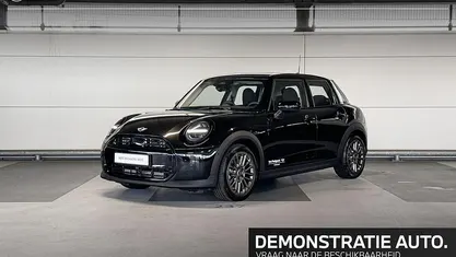 Midnight black Occasion 2024 Mini Cooper Essential Hatchback | € 31.500 (Super prijs)