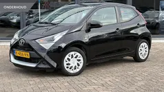 Zwart Gebruikt 2021 Toyota Aygo X-play Hatchback | € 10.750 (Eerlijke prijs)