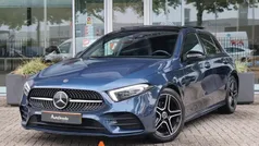 Blauw, metallic lak Gebruikt 2021 Mercedes A180 AMG line Hatchback | € 28.700 (Eerlijke prijs)
