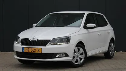 Wit Gebruikt 2016 Skoda Fabia Ambition Hatchback | € 9.499 (Eerlijke prijs)