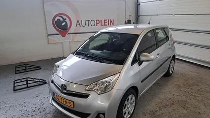 Grijs Gebruikt 2012 Toyota Verso-S MPV | € 8.950 (Eerlijke prijs)