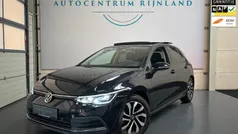 Zwart Gebruikt 2022 VW Golf VIII Active Hatchback | € 27.999 (Eerlijke prijs)