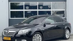 Zwart, metallic lak Gebruikt 2009 Opel Insignia Executive Hatchback | € 5.950 (Eerlijke prijs)