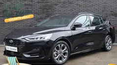 Zwart Gebruikt 2023 Ford Focus ST-Line Stationwagen | € 25.445 (Eerlijke prijs)