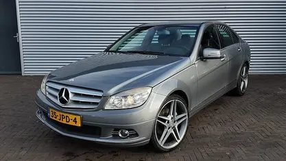 Grijs (metallic) Gebruikt 2009 Mercedes C200 Avantgarde Sedan | € 5.485 (Eerlijke prijs)