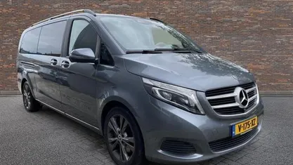 Grijs Occasion 2019 Mercedes V220 MPV | € 35.999 (Eerlijke prijs)
