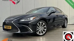 Gebruikt 2022 Lexus ES300H Business Edition Sedan | € 34.995 (Goede deal)