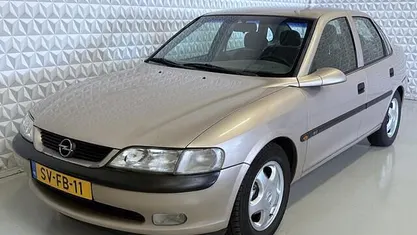 Occasion Opel Vectra 101 PK (74 kW) 1998 Beige Sedan