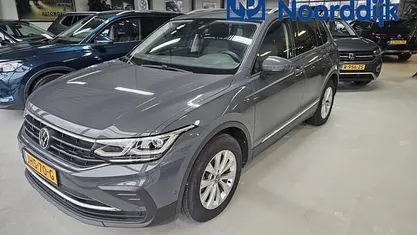Grijs Gebruikt 2023 VW Tiguan Business SUV | € 34.995 (Super prijs)