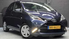 Blauw Gebruikt 2017 Toyota Aygo X-play Hatchback | € 5.895 (Eerlijke prijs)