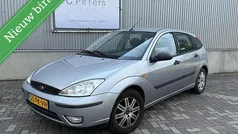 Grijs Gebruikt 2004 Ford Focus Futura Hatchback | € 750 (Goede deal)