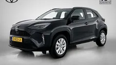 Zwart Gebruikt 2024 Toyota Yaris Cross Active SUV | € 27.450 (Eerlijke prijs)