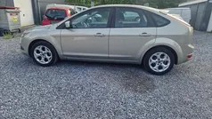 Groen Gebruikt 2009 Ford Focus Titanium Hatchback | € 1.900