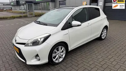 Wit Gebruikt 2014 Toyota Yaris Hybrid Hatchback | € 7.999 (Eerlijke prijs)