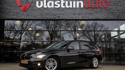 Zwart Gebruikt 2016 BMW 318 Executive Stationwagen | € 7.450 (Eerlijke prijs)