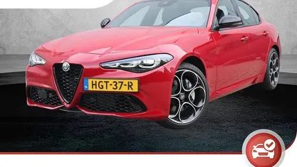 Rood Nieuw 2025 Alfa Romeo Giulia Sprint Sedan | € 62.500 (Eerlijke prijs)