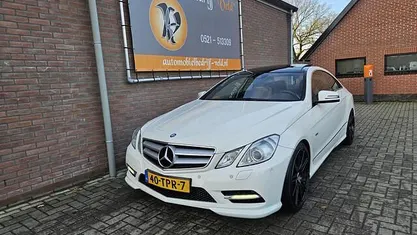 Wit (metallic) Occasion 2012 Mercedes E350 Avantgarde Coupé | € 12.445 (Goede deal)