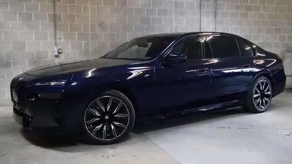 Blauw Gebruikt 2023 BMW i7 Executive Sedan | € 96.500 (Eerlijke prijs)