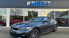 Grijs, metallic lak Gebruikt 2021 BMW 320 Executive Sedan | € 33.950 (Eerlijke prijs)