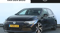 Zwart Gebruikt 2022 VW Golf VIII R-line Hatchback | € 20.795 (Eerlijke prijs)