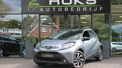 Grijs, metallic lak Gebruikt 2025 Toyota Aygo X Pulse SUV | € 19.950 (Eerlijke prijs)