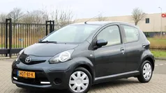 Grijs Gebruikt 2013 Toyota Aygo Hatchback | € 4.950 (Eerlijke prijs)