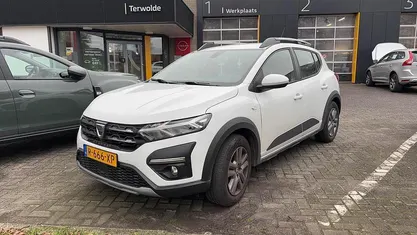 Wit Gebruikt 2022 Dacia Sandero Comfort Hatchback | € 16.340 (Eerlijke prijs)