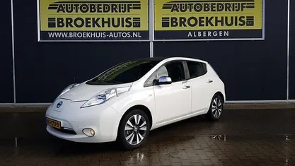 Occasion Nissan Leaf Tekna 80 kW (109 PK) 2015 Wit (metallic) Hatchback