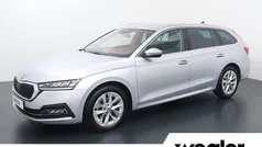 Grijs, metallic lak Gebruikt 2023 Skoda Octavia Business Line Stationwagen | € 26.440 (Eerlijke prijs)