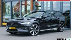 Zwart Gebruikt 2022 Volvo V60 CC Pro Stationwagen | € 43.494 (Eerlijke prijs)