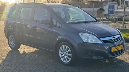 Grijs (metallic) Gebruikt 2008 Opel Zafira MPV | € 2.199 (Eerlijke prijs)