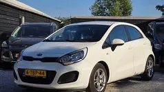 Wit Gebruikt 2014 Kia Rio Comfort Hatchback | € 5.949 (Eerlijke prijs)
