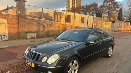 Grijs Occasion 2003 Mercedes E240 Avantgarde Sedan | € 3.995 (Eerlijke prijs)