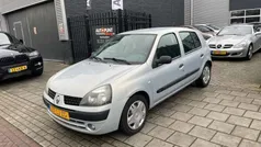 Grijs, metallic lak Gebruikt 2003 Renault Clio II Dynamique Hatchback | € 1.999 (Eerlijke prijs)