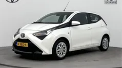 Wit Gebruikt 2022 Toyota Aygo X-play Hatchback | € 13.245 (Goede deal)