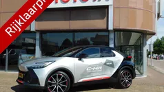 Grijs, metallic lak Gebruikt 2024 Toyota C-HR Edition SUV | € 42.900 (Eerlijke prijs)