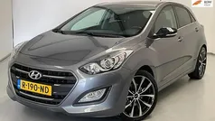 Grijs, metallic lak Gebruikt 2017 Hyundai i30 Hatchback | € 14.950 (Eerlijke prijs)