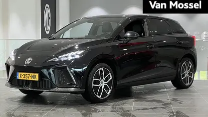 Occasion MG MG4 EV Luxury 150 kW (204 PK) 2023 Zwart Hatchback