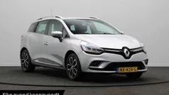 Platiniumgrijs d69 Gebruikt 2017 Renault Clio GrandTour Intens Stationwagen | € 9.745 (Eerlijke prijs)