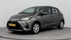 Grijs, metallic lak Gebruikt 2018 Toyota Yaris Hatchback | € 16.445 (Eerlijke prijs)