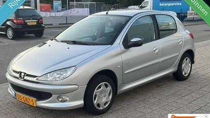 Grijs Occasion 2008 Peugeot 206 Hatchback | € 2.999 (Eerlijke prijs)