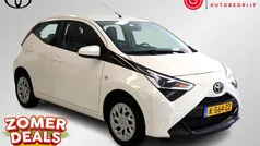 Wit Gebruikt 2021 Toyota Aygo X-play Hatchback | € 10.750 (Eerlijke prijs)