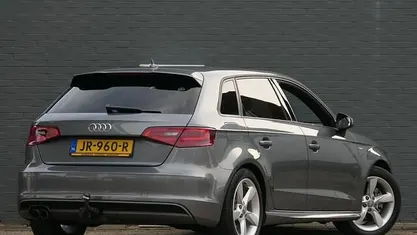 Grijs Occasion 2016 Audi A3 Sportback S-Line Hatchback | € 10.850 (Eerlijke prijs)
