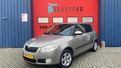 Beige Gebruikt 2010 Skoda Fabia Elegance Hatchback | € 4.750 (Goede deal)