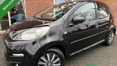 Zwart (metallic) Gebruikt 2012 Peugeot 107 Envy Hatchback | € 2.944 (Eerlijke prijs)