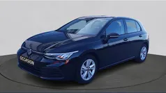 Zwart Occasion 2023 VW Golf VIII Life Hatchback | € 22.740 (Eerlijke prijs)