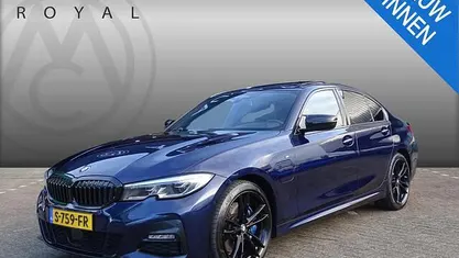 Blauw Gebruikt 2021 BMW 330 Executive Sedan | € 32.995 (Eerlijke prijs)