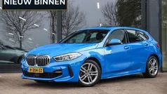 Blauw, metallic lak Gebruikt 2020 BMW 118 Executive Hatchback | € 21.450 (Eerlijke prijs)