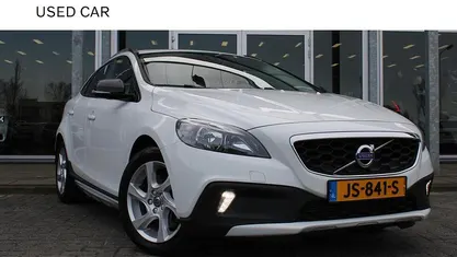 Occasion Volvo V40 Momentum 154 PK (113 kW) 2016 Wit Hatchback